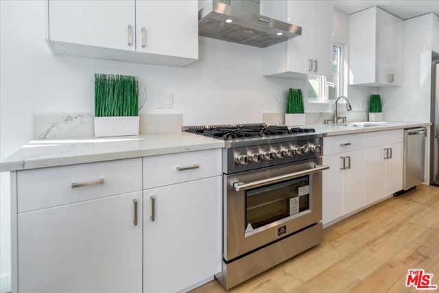 5822 Saloma, Van Nuys (los Angeles), CA 91411