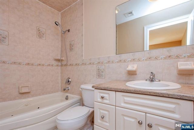 470 Chestnut Street B, Ridgefield, NJ 07657