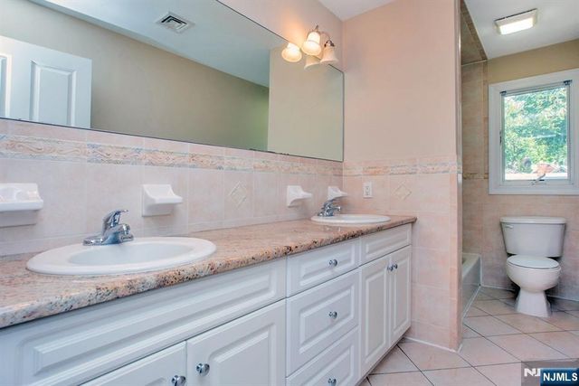 470 Chestnut Street B, Ridgefield, NJ 07657