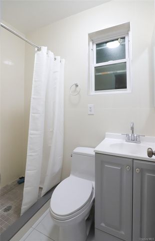 99-11 39th Avenue 2FL, Corona, NY 11368