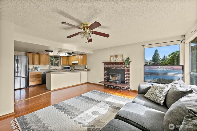 21043 120th Place SE, Kent, WA 98031