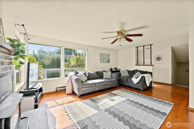 21043 120th Place SE, Kent, WA 98031