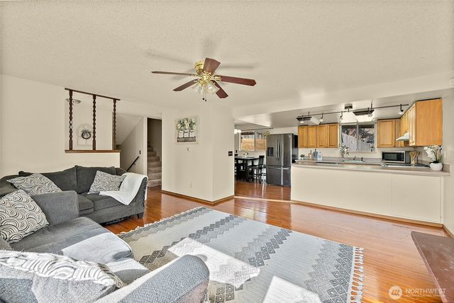 21043 120th Place SE, Kent, WA 98031