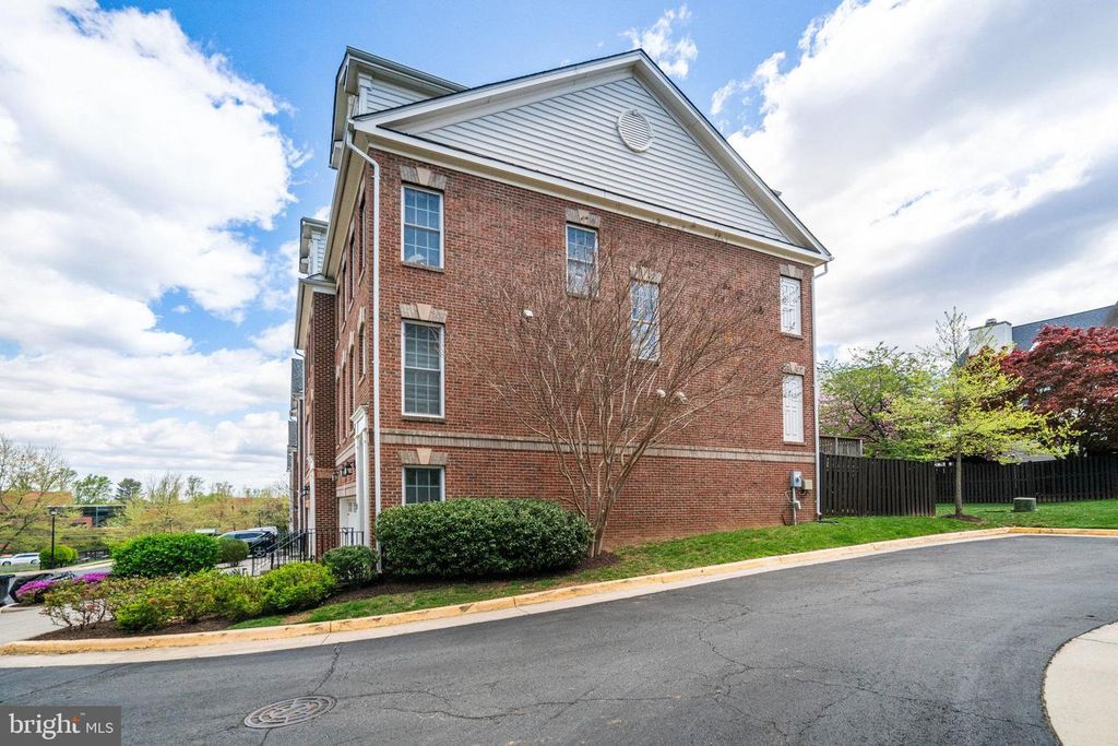 2082 HUTCHISON GROVE CT, Falls Church, VA 22043