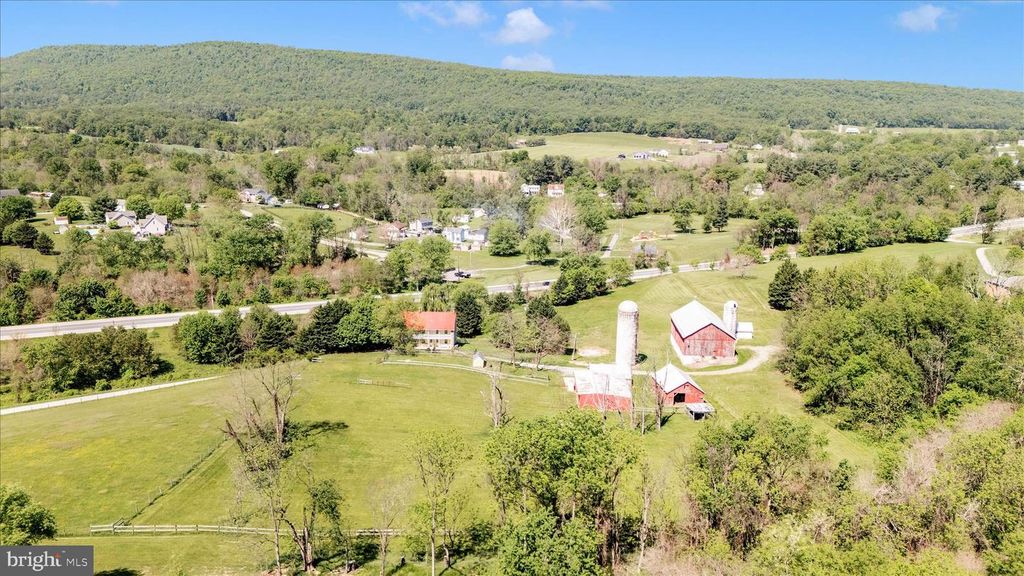 Image 11 of property listing at 20504 AND 20508 GAPLAND RD, Rohrersville, MD 21779