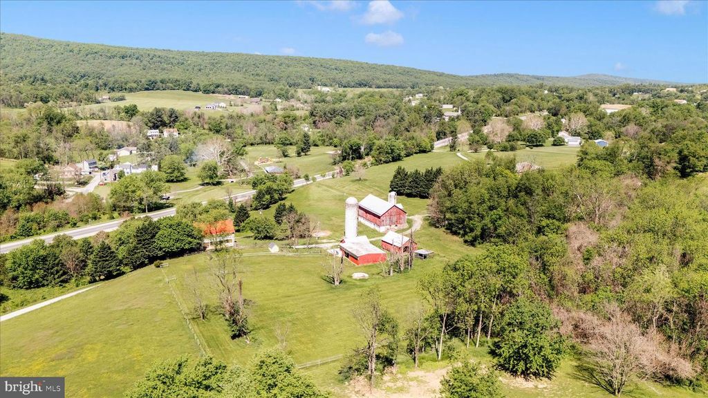 Image 12 of property listing at 20504 AND 20508 GAPLAND RD, Rohrersville, MD 21779