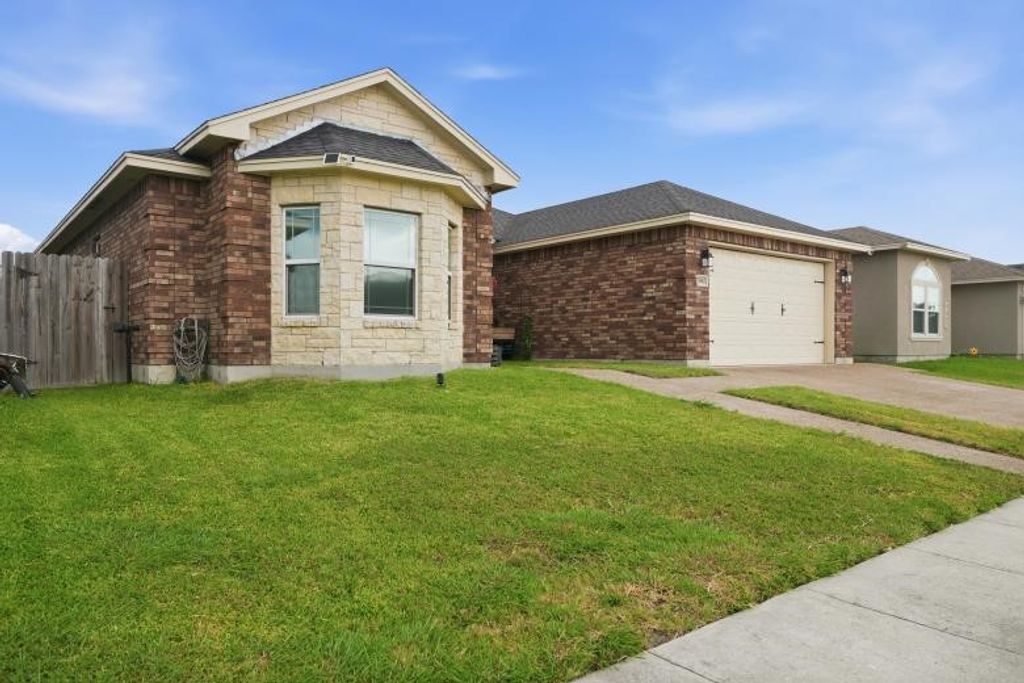 7961 Snake River Dr, Corpus Christi, TX 78414 — photo 2