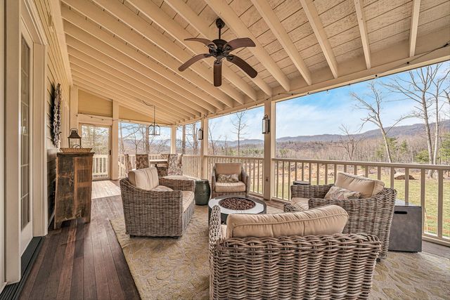 5464 Ridgelea Estates DR, Roanoke, VA 24018