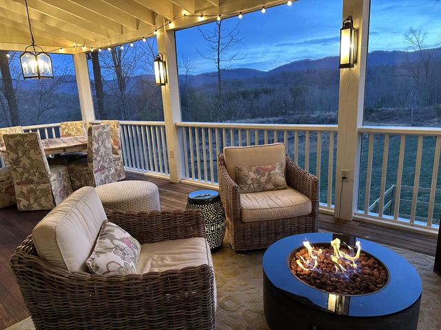 5464 Ridgelea Estates DR, Roanoke, VA 24018