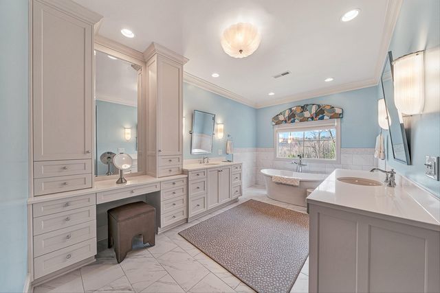 5464 Ridgelea Estates DR, Roanoke, VA 24018