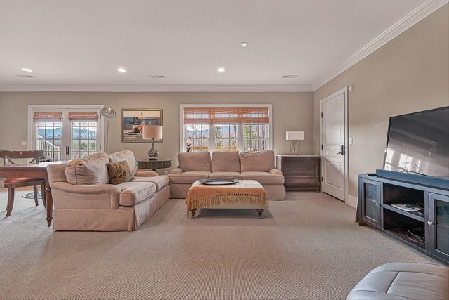 5464 Ridgelea Estates DR, Roanoke, VA 24018