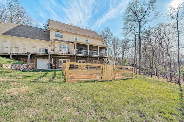 5464 Ridgelea Estates DR, Roanoke, VA 24018