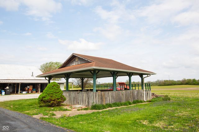8335 N 750 W, Fairland, IN 46126