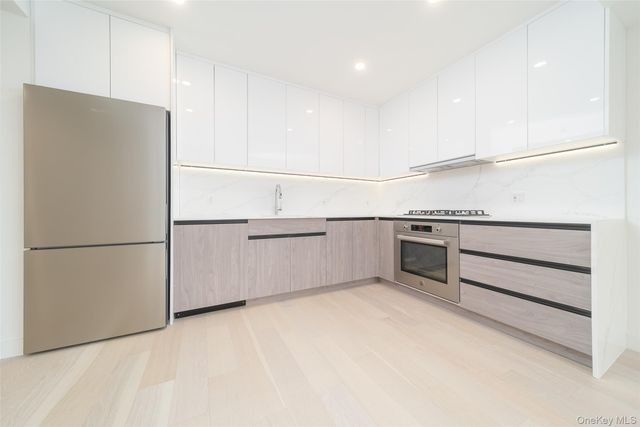 14449 Northern Boulevard 325, Flushing, NY 11354