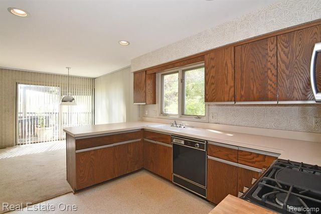 20080 Longridge Court, Northville, MI 48167