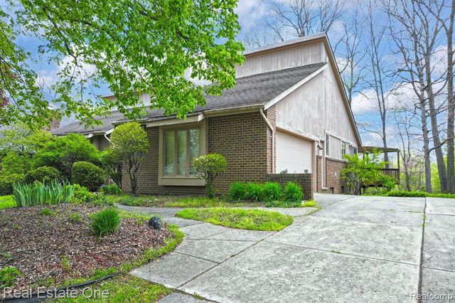 20080 Longridge Court, Northville, MI 48167