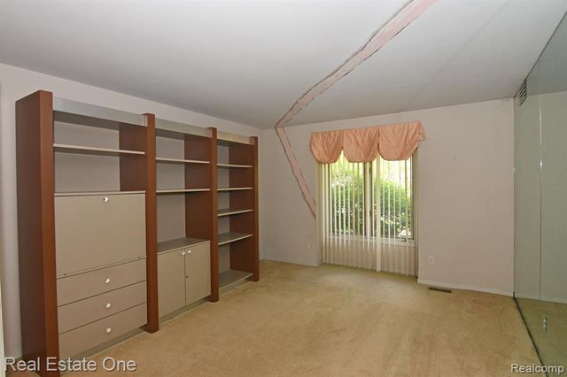 20080 Longridge Court, Northville, MI 48167