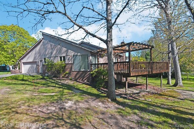 20080 Longridge Court, Northville, MI 48167