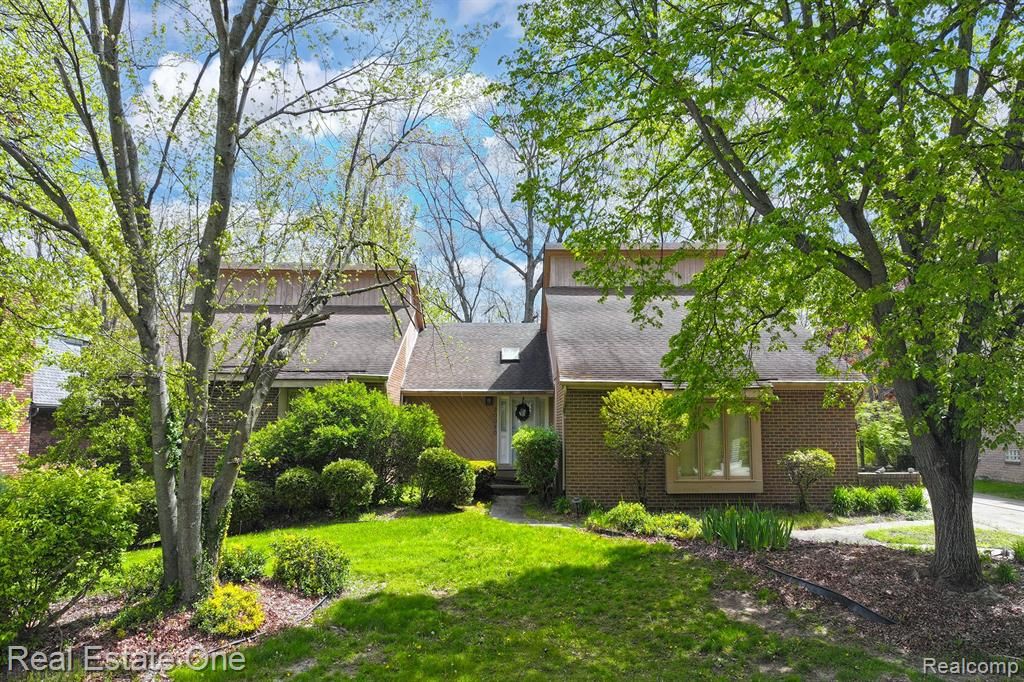 20080 Longridge Court, Northville, MI 48167