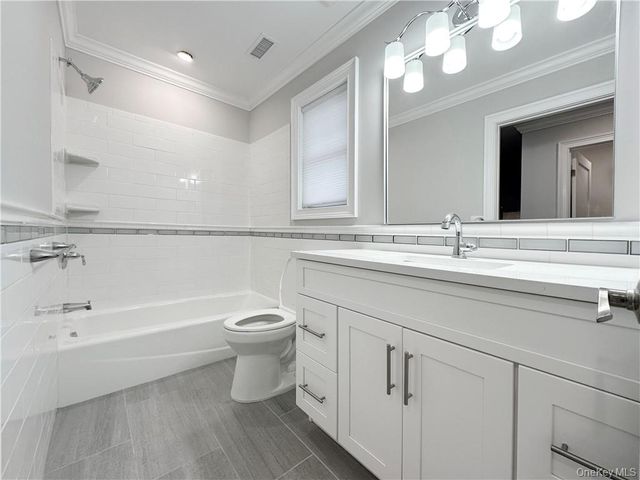 32 General Heath Avenue, White Plains, NY 10603