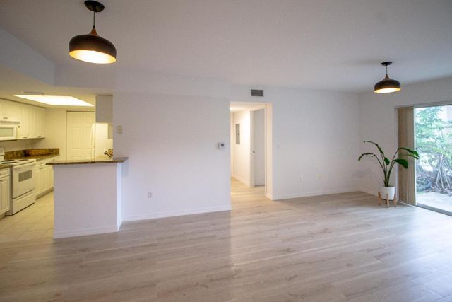 1200 Crestwood Court S 1204, Royal Palm Beach, FL 33411