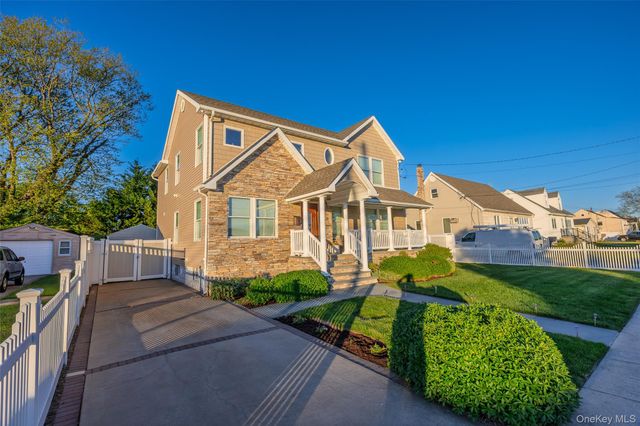 122 Linton Avenue, Lindenhurst, NY 11757