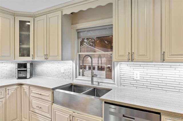 122 Linton Avenue, Lindenhurst, NY 11757