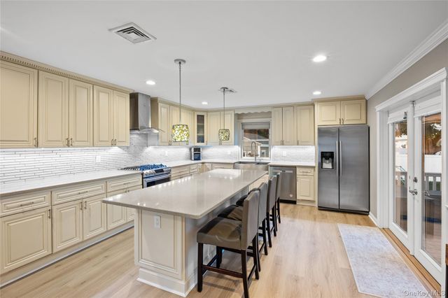 122 Linton Avenue, Lindenhurst, NY 11757