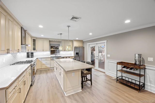 122 Linton Avenue, Lindenhurst, NY 11757