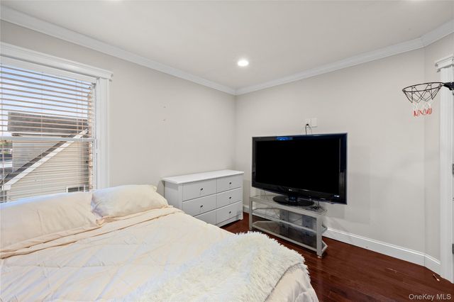 122 Linton Avenue, Lindenhurst, NY 11757