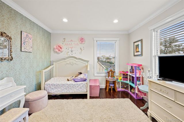 122 Linton Avenue, Lindenhurst, NY 11757