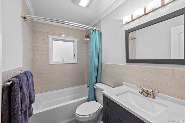 122 Linton Avenue, Lindenhurst, NY 11757