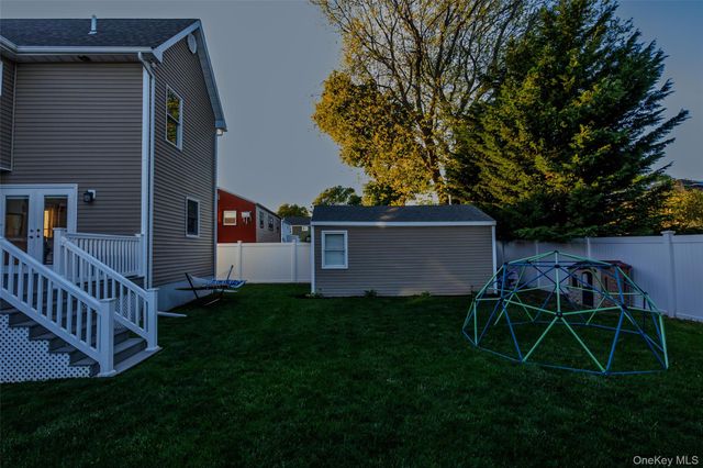 122 Linton Avenue, Lindenhurst, NY 11757
