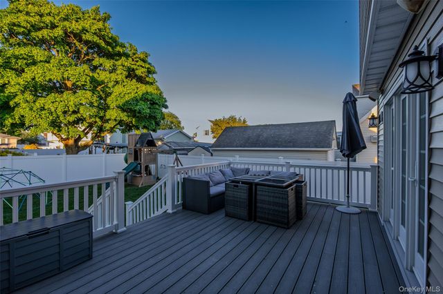 122 Linton Avenue, Lindenhurst, NY 11757