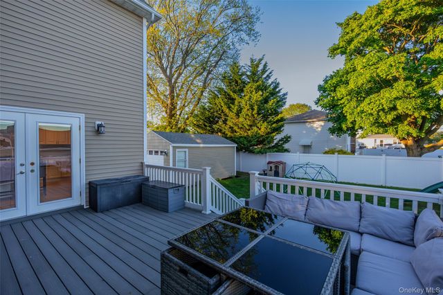 122 Linton Avenue, Lindenhurst, NY 11757