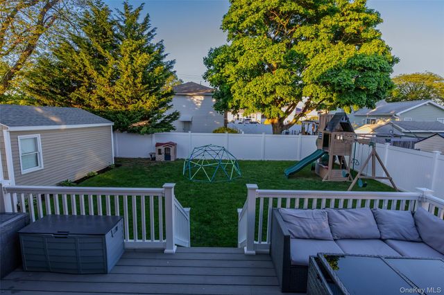 122 Linton Avenue, Lindenhurst, NY 11757