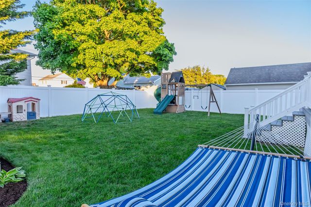 122 Linton Avenue, Lindenhurst, NY 11757