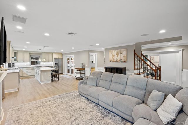 122 Linton Avenue, Lindenhurst, NY 11757