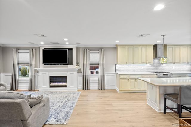 122 Linton Avenue, Lindenhurst, NY 11757