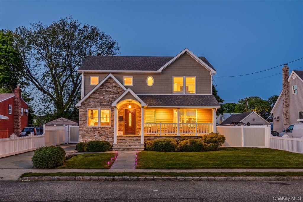 122 Linton Avenue, Lindenhurst, NY 11757