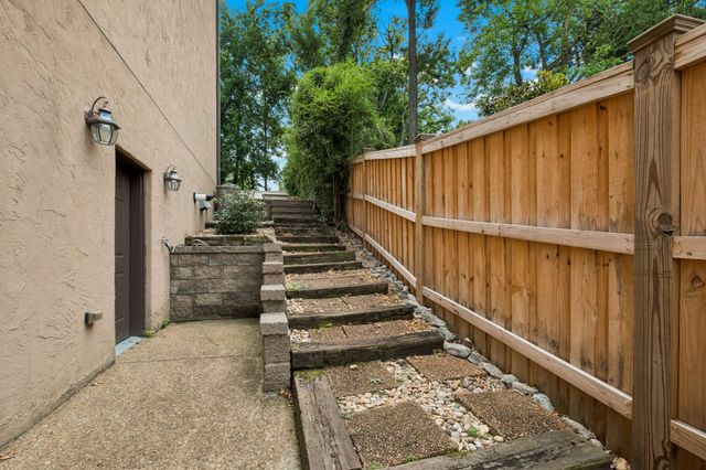 2115 Sharondale Dr, Nashville, TN 37215