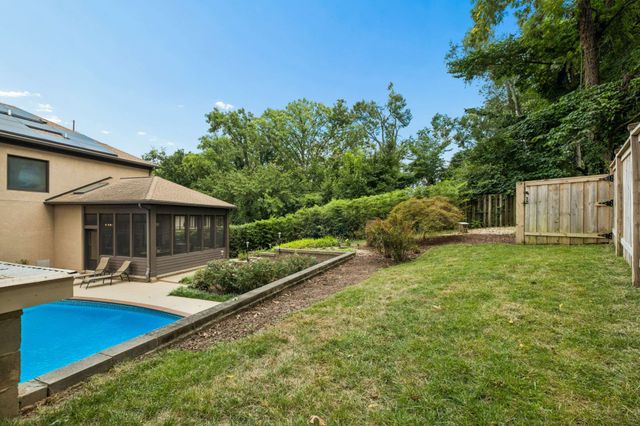 2115 Sharondale Dr, Nashville, TN 37215