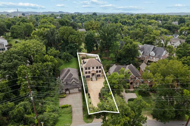 2115 Sharondale Dr, Nashville, TN 37215