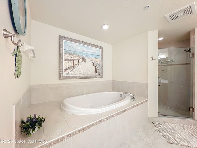 601 N Miramar Avenue 205, Indialantic, FL 32903