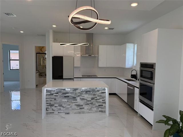 3203 21st ST W, Lehigh Acres, FL 33971