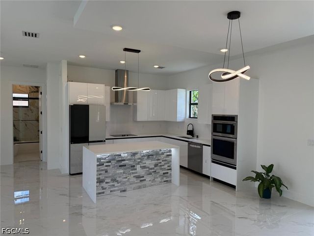 3203 21st ST W, Lehigh Acres, FL 33971