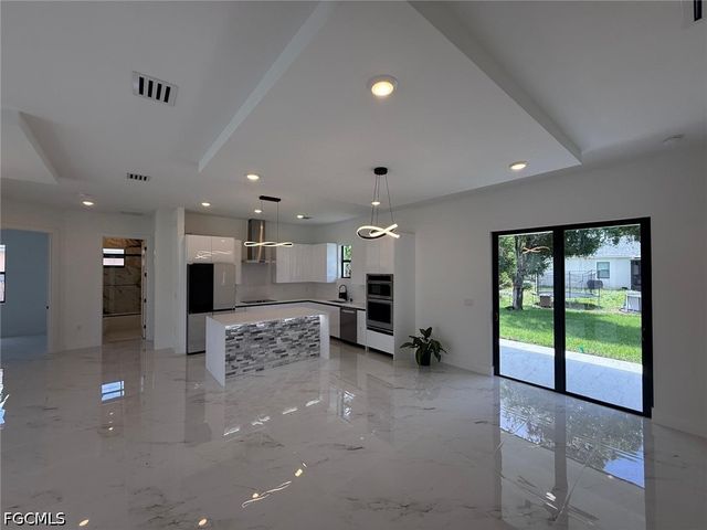 3203 21st ST W, Lehigh Acres, FL 33971