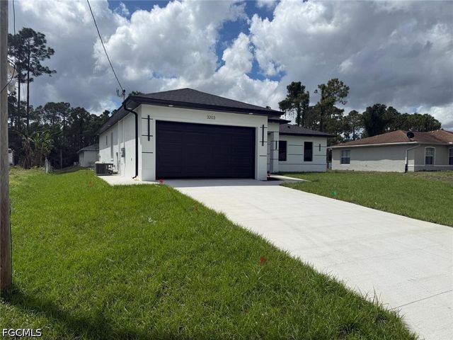 3203 21st ST W, Lehigh Acres, FL 33971