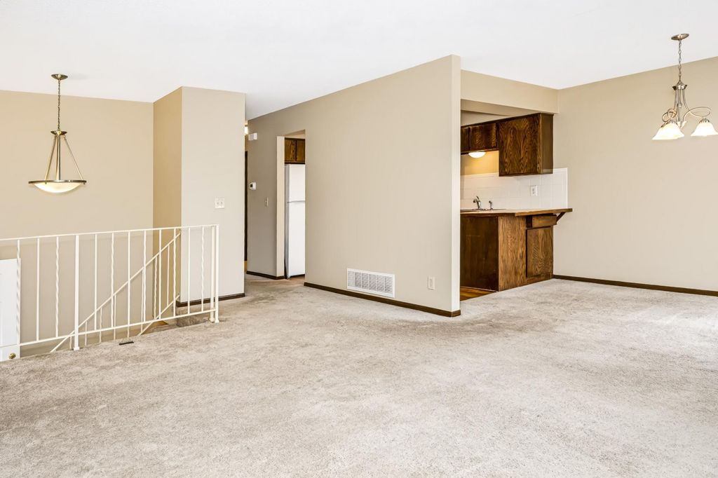 10394 Balsam Lane, Eden Prairie, MN 55347 — photo 5