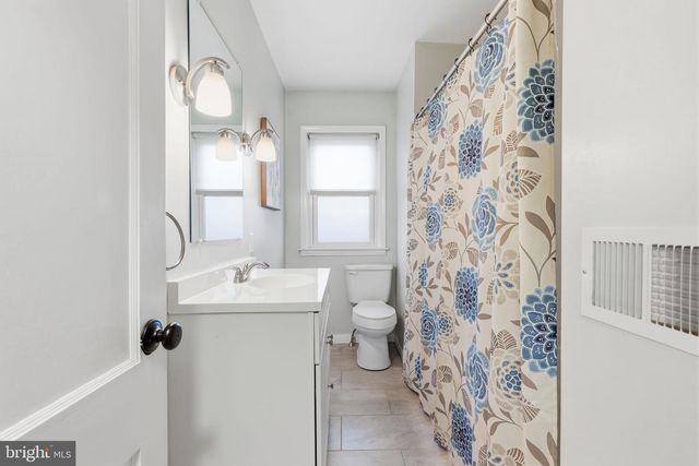 124 NEW RD, Horsham, PA 19044